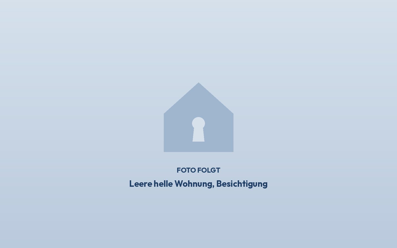 Leere, helle Wohnung bei einer Besichtigung