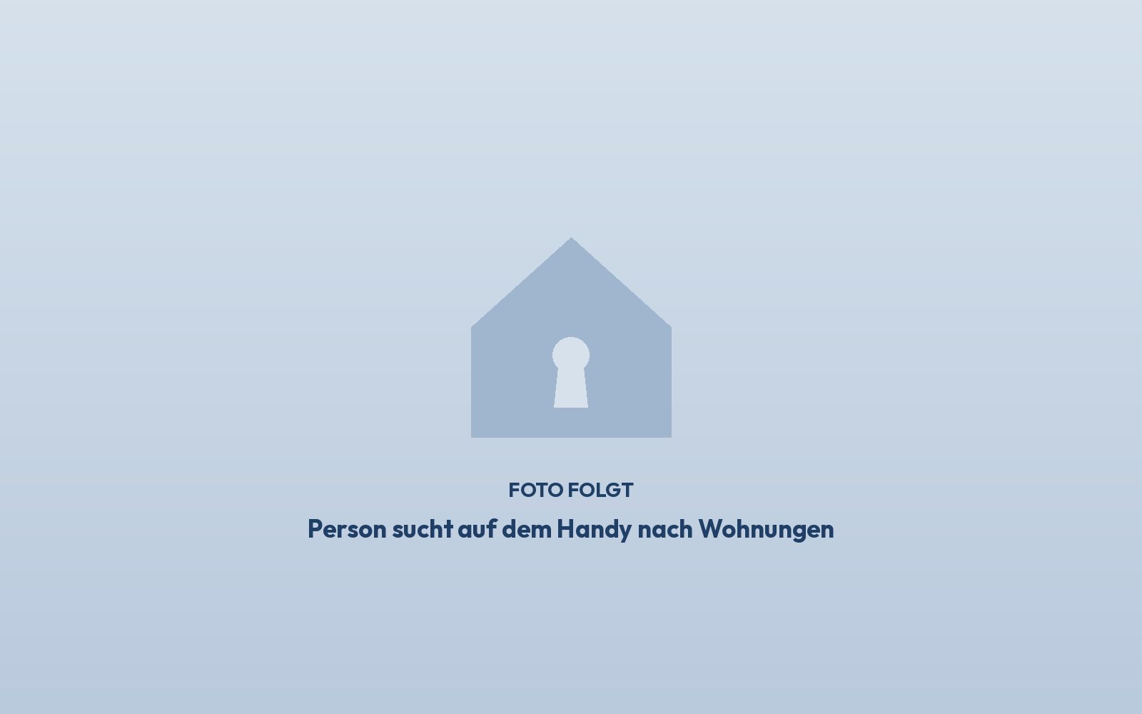 Person sucht auf dem Handy nach Wohnungen
