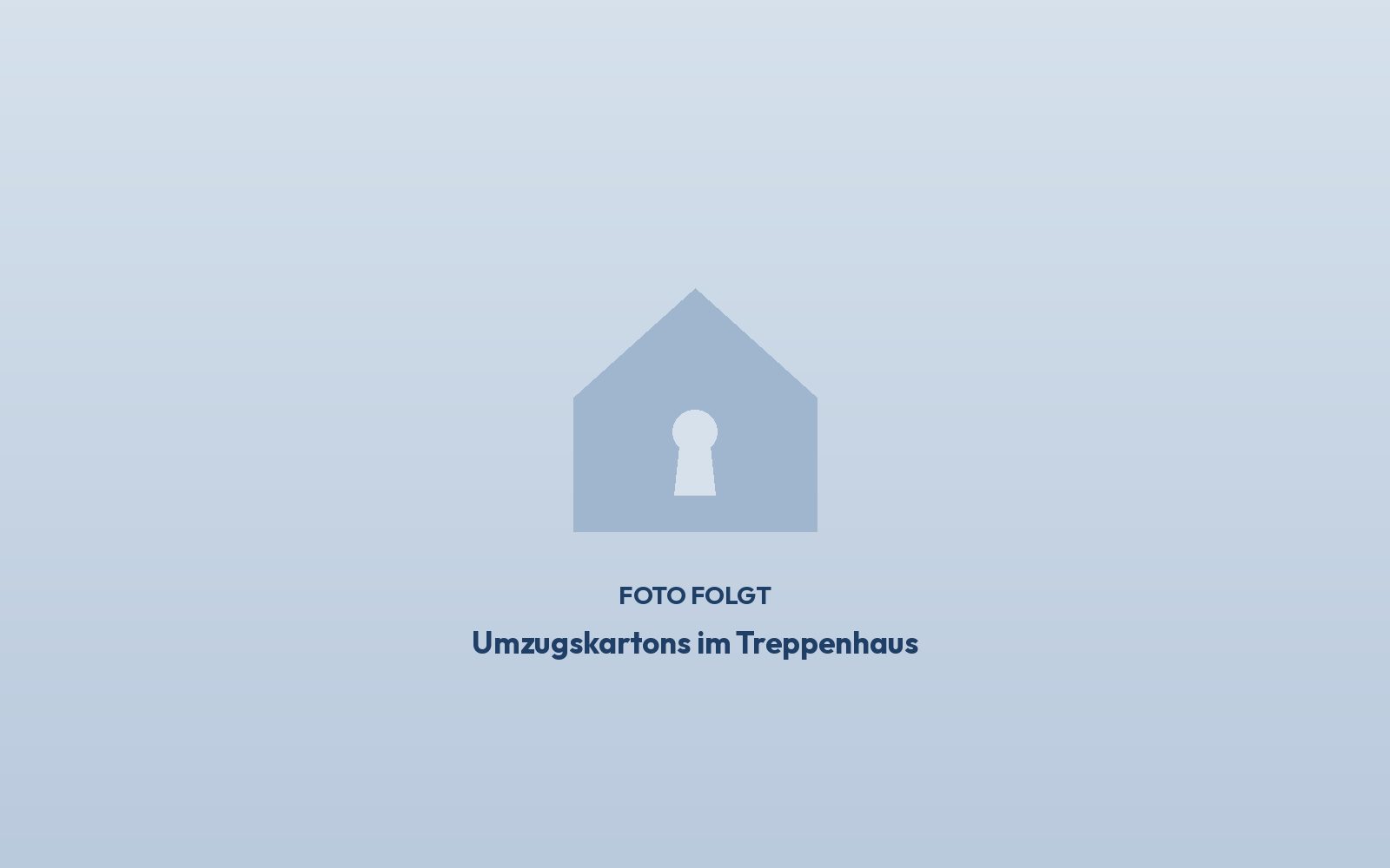 Umzugskartons in einem Treppenhaus